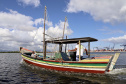 A pesca artesanal, que garante renda para cerca de 6 mil famílias no litoral paranaense, é tema da nova campanha de educação ambiental da Portos do Paraná. A empresa pública promove ações de comunicação e valorização da atividade, aproveitando o aumento no número de veranistas nas praias do Estado.