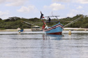 A pesca artesanal, que garante renda para cerca de 6 mil famílias no litoral paranaense, é tema da nova campanha de educação ambiental da Portos do Paraná. A empresa pública promove ações de comunicação e valorização da atividade, aproveitando o aumento no número de veranistas nas praias do Estado.