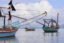 A pesca artesanal, que garante renda para cerca de 6 mil famílias no litoral paranaense, é tema da nova campanha de educação ambiental da Portos do Paraná. A empresa pública promove ações de comunicação e valorização da atividade, aproveitando o aumento no número de veranistas nas praias do Estado.