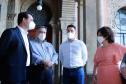 O governador Carlos Massa Ratinho Junior afirmou nesta quinta-feira (7), em visita à Fundação Oswaldo Cruz (Fiocruz), no Rio de Janeiro, que a vacinação no Paraná deve começar em janeiro em profissionais de saúde e comunidades indígenas isoladas.