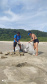 Cerca de 190 quilos de resíduos sólidos foram retirados da Ilha do Mel nesta terça e quarta-feira (12 e 13). A iniciativa foi uma parceria entre o Instituto Água e Terra (IAT), a ONG Eco Local Brasil e a população nativa da Ilha. Ao todo, 46 voluntários participaram do mutirão de limpeza das praias, ação que faz parte do movimento Somos da Ilha do Mel, organizado pela população local.  -  Foto: Divulgação SEDEST