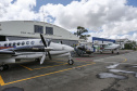 O Governo do Estado apresentou nesta sexta-feira (15), às 10h30, no Aeroporto do Bacacheri, a estrutura disponível para a distribuição da vacina contra a Covid-19. Como forma de acelerar a imunização no Paraná, o Governo destacou toda a frota área do Estado, formada por aviões e helicópteros, para o transporte da vacina. Foto: Jonathan Campos/AEN