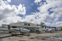 O Governo do Estado apresentou nesta sexta-feira (15), às 10h30, no Aeroporto do Bacacheri, a estrutura disponível para a distribuição da vacina contra a Covid-19. Como forma de acelerar a imunização no Paraná, o Governo destacou toda a frota área do Estado, formada por aviões e helicópteros, para o transporte da vacina. Foto: Jonathan Campos/AEN