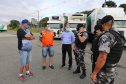 O Governo do Estado, por meio da Secretaria de Estado da Saúde, inicia  a distribuição dos insumos para a  vacinação da Covid-19, neste sabado (16) na Central de Medicamentos do Paraná (Cemepar), no Jardim Botânico. Foto: Geraldo Bubniak/AEN