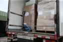 O Governo do Estado, por meio da Secretaria de Estado da Saúde, inicia  a distribuição dos insumos para a  vacinação da Covid-19, neste sabado (16) na Central de Medicamentos do Paraná (Cemepar), no Jardim Botânico. Foto: Geraldo Bubniak/AEN