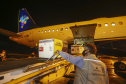 As vacinas Oxford/AstraZeneca, desenvolvidas em parceria com a Fundação Oswaldo Cruz (Fiocruz), devem chegaram no Aeroporto Internacional Afonso Pena, em São José dos Pinhais, na Região Metropolitana de Curitiba. 