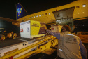 As vacinas Oxford/AstraZeneca, desenvolvidas em parceria com a Fundação Oswaldo Cruz (Fiocruz), devem chegaram no Aeroporto Internacional Afonso Pena, em São José dos Pinhais, na Região Metropolitana de Curitiba. 