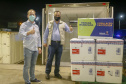 Vacinas da Fiocruz contra a Covid-19 chegam ao Centro de Medicamentos do Paraná na madrugada deste domingo (24).
Foto: Gilson Abreu/AEN