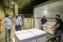 Vacinas da Fiocruz contra a Covid-19 chegam ao Centro de Medicamentos do Paraná na madrugada deste domingo (24).
Foto: Gilson Abreu/AEN