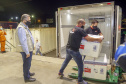 Vacinas da Fiocruz contra a Covid-19 chegam ao Centro de Medicamentos do Paraná na madrugada deste domingo (24).
Foto: Gilson Abreu/AEN