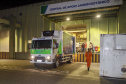 Vacinas da Fiocruz contra a Covid-19 chegam ao Centro de Medicamentos do Paraná na madrugada deste domingo (24).
Foto: Gilson Abreu/AEN