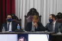 O governador Carlos Massa Ratinho Junior participou nesta quarta-feira (27) da posse da nova mesa diretora do Tribunal de Contas do Paraná (TCE), eleita em dezembro no passado para o comando do órgão de controle no biênio 2020-2021. O conselheiro Fabio Camargo assume a presidência do TCE no lugar de Nestor Baptista, Ivan Bonilha passa a ocupar a vice-presidência e Fernando Guimarães o cargo de corregedor-geral.  Foto: Jonathan Campos/AEN