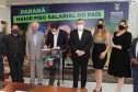 O governador Carlos Massa Ratinho Junior assina  nesta terca-feira (9),  o reajuste do salário mínimo regional acompanhado do vice-governador Darci Piana, do secretario da Justiça, Família e Trabalho (Sejuf), Ney Leprevost e do chefe da Casa Civil, Guto Silva.  Curitiba, 09/02/2021. Foto: Geraldo Bubniak/AEN