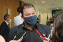 O governador Carlos Massa Ratinho Junior assina  nesta terca-feira (9),  o reajuste do salário mínimo regional acompanhado do vice-governador Darci Piana, do secretario da Justiça, Família e Trabalho (Sejuf), Ney Leprevost e do chefe da Casa Civil, Guto Silva.  Curitiba, 09/02/2021. Foto: Geraldo Bubniak/AEN