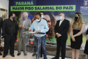 O governador Carlos Massa Ratinho Junior ratificou nesta terça-feira (9) os novos valores do salário mínimo regional do Paraná, que se mantém como o maior do País. Dividido em quatro faixas salariais, que variam de R$ 1.467,40 a R$ 1.696,20, conforme a categoria, o reajuste foi aprovado pelo Conselho Estadual do Trabalho, Emprego e Renda (Ceter), vinculado à Secretaria de Estado da Justiça, Família e Trabalho.