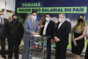 O governador Carlos Massa Ratinho Junior ratificou nesta terça-feira (9) os novos valores do salário mínimo regional do Paraná, que se mantém como o maior do País. Dividido em quatro faixas salariais, que variam de R$ 1.467,40 a R$ 1.696,20, conforme a categoria, o reajuste foi aprovado pelo Conselho Estadual do Trabalho, Emprego e Renda (Ceter), vinculado à Secretaria de Estado da Justiça, Família e Trabalho.