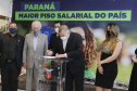 O governador Carlos Massa Ratinho Junior ratificou nesta terça-feira (9) os novos valores do salário mínimo regional do Paraná, que se mantém como o maior do País. Dividido em quatro faixas salariais, que variam de R$ 1.467,40 a R$ 1.696,20, conforme a categoria, o reajuste foi aprovado pelo Conselho Estadual do Trabalho, Emprego e Renda (Ceter), vinculado à Secretaria de Estado da Justiça, Família e Trabalho.