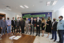 O governador Carlos Massa Ratinho Junior ratificou nesta terça-feira (9) os novos valores do salário mínimo regional do Paraná, que se mantém como o maior do País. Dividido em quatro faixas salariais, que variam de R$ 1.467,40 a R$ 1.696,20, conforme a categoria, o reajuste foi aprovado pelo Conselho Estadual do Trabalho, Emprego e Renda (Ceter), vinculado à Secretaria de Estado da Justiça, Família e Trabalho.