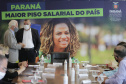 O governador Carlos Massa Ratinho Junior ratificou nesta terça-feira (9) os novos valores do salário mínimo regional do Paraná, que se mantém como o maior do País. Dividido em quatro faixas salariais, que variam de R$ 1.467,40 a R$ 1.696,20, conforme a categoria, o reajuste foi aprovado pelo Conselho Estadual do Trabalho, Emprego e Renda (Ceter), vinculado à Secretaria de Estado da Justiça, Família e Trabalho.