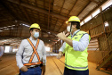 O Grupo de Trabalho do Plano Estadual Ferroviário (GT Ferrovias) realizou, nesta terça-feira (9), a primeira visita técnica ao Porto de Paranaguá. In loco, a comitiva conheceu os projetos que a Portos do Paraná desenvolve para aumentar a participação dessa matriz modal no transporte de carga. A pauta do encontro foi a importância da integração. Imagens: Claudio Neves/Portos do Paraná