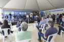 O governador Carlos Massa Ratinho Junior assinou nesta quinta-feira (11) a ordem de serviço para a execução do Contorno Norte de Castro, nos Campos Gerais. O investimento de R$ 78.978.622,85 é parte do convênio do Governo do Estado com o Banco Interamericano de Desenvolvimento (BID) e ajudará a dar impulso a uma das principais bacias leiteiras do Paraná, tirando o fluxo pesado de caminhões do Centro da cidade.