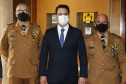 O governador Carlos Massa Ratinho Junior participou nesta sexta-feira (12) da cerimônia de posse do coronel Hudson Leôncio Teixeira como Comandante-Geral da Polícia Militar do Paraná. O ex-comandante, coronel Péricles de Matos, foi para a reserva remunerada da corporação. A cerimônia aconteceu na Academia Militar do Guatupê, em São José dos Pinhais, na Região Metropolitana de Curitiba.