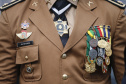 O governador Carlos Massa Ratinho Junior participou nesta sexta-feira (12) da cerimônia de posse do coronel Hudson Leôncio Teixeira como Comandante-Geral da Polícia Militar do Paraná. O ex-comandante, coronel Péricles de Matos, foi para a reserva remunerada da corporação. A cerimônia aconteceu na Academia Militar do Guatupê, em São José dos Pinhais, na Região Metropolitana de Curitiba.