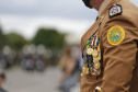 O governador Carlos Massa Ratinho Junior participou nesta sexta-feira (12) da cerimônia de posse do coronel Hudson Leôncio Teixeira como Comandante-Geral da Polícia Militar do Paraná. O ex-comandante, coronel Péricles de Matos, foi para a reserva remunerada da corporação. A cerimônia aconteceu na Academia Militar do Guatupê, em São José dos Pinhais, na Região Metropolitana de Curitiba.