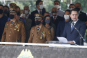 O governador Carlos Massa Ratinho Junior participou nesta sexta-feira (12) da cerimônia de posse do coronel Hudson Leôncio Teixeira como Comandante-Geral da Polícia Militar do Paraná. O ex-comandante, coronel Péricles de Matos, foi para a reserva remunerada da corporação. A cerimônia aconteceu na Academia Militar do Guatupê, em São José dos Pinhais, na Região Metropolitana de Curitiba.