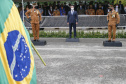 O governador Carlos Massa Ratinho Junior participou nesta sexta-feira (12) da cerimônia de posse do coronel Hudson Leôncio Teixeira como Comandante-Geral da Polícia Militar do Paraná. O ex-comandante, coronel Péricles de Matos, foi para a reserva remunerada da corporação. A cerimônia aconteceu na Academia Militar do Guatupê, em São José dos Pinhais, na Região Metropolitana de Curitiba.