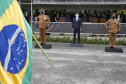 O governador Carlos Massa Ratinho Junior participou nesta sexta-feira (12) da cerimônia de posse do coronel Hudson Leôncio Teixeira como Comandante-Geral da Polícia Militar do Paraná. O ex-comandante, coronel Péricles de Matos, foi para a reserva remunerada da corporação. A cerimônia aconteceu na Academia Militar do Guatupê, em São José dos Pinhais, na Região Metropolitana de Curitiba.