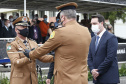 O governador Carlos Massa Ratinho Junior participou nesta sexta-feira (12) da cerimônia de posse do coronel Hudson Leôncio Teixeira como Comandante-Geral da Polícia Militar do Paraná. O ex-comandante, coronel Péricles de Matos, foi para a reserva remunerada da corporação. A cerimônia aconteceu na Academia Militar do Guatupê, em São José dos Pinhais, na Região Metropolitana de Curitiba.
