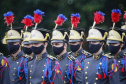 O governador Carlos Massa Ratinho Junior participou nesta sexta-feira (12) da cerimônia de posse do coronel Hudson Leôncio Teixeira como Comandante-Geral da Polícia Militar do Paraná. O ex-comandante, coronel Péricles de Matos, foi para a reserva remunerada da corporação. A cerimônia aconteceu na Academia Militar do Guatupê, em São José dos Pinhais, na Região Metropolitana de Curitiba.