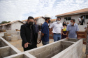 O governador Carlos Massa Ratinho Junior vistoria as obras do Condomínio do Idoso de Foz do Iguaçu. 