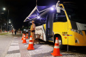 O balanço da Polícia Militar do Paraná sobre os cinco dias de Carnaval no Litoral aponta a redução dos principais crimes. O comparativo com o mesmo período do ano anterior indica que os roubos caíram 48,2% (de 29 foi para 15), os furtos reduziram 64,7% (de 153 casos para 54) e as ocorrências de perturbação do sossego diminuíram 18,7% (de 64 para 52). Foto:PMPR