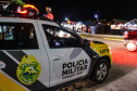O balanço da Polícia Militar do Paraná sobre os cinco dias de Carnaval no Litoral aponta a redução dos principais crimes. O comparativo com o mesmo período do ano anterior indica que os roubos caíram 48,2% (de 29 foi para 15), os furtos reduziram 64,7% (de 153 casos para 54) e as ocorrências de perturbação do sossego diminuíram 18,7% (de 64 para 52). Foto:PMPR