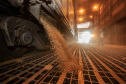 O movimento de caminhões que descarregam o produto nos terminais paranaenses se intensifica e deve chegar aos 2 mil veículos por dia, a partir da primeira semana de março. A expectativa é receber cerca de 2 milhões de toneladas no mês.  -  paranaguá, 23/02/2021  -  Foto: Claudio Neves/Portos do Paraná