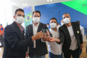 O governador Carlos Massa Ratinho Junior entrega   nesta quarta-feira (24),  29 Caminhões Pipa, Compactadores de Lixo e ColetaSeletiva,  acompanhado  do Secretário do Desenvolvimento Sustentável e do Turismo,  Marcio Nunes do Secretaria de Estado da Administração e Previdência, Marcel Micheletto   e do chefe da Casa Civil, Guto Silva.  Curitiba, 24/02/2021. Foto: Geraldo Bubniak/AEN