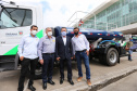 O governador Carlos Massa Ratinho Junior entrega   nesta quarta-feira (24),  29 Caminhões Pipa, Compactadores de Lixo e ColetaSeletiva,  acompanhado  do Secretário do Desenvolvimento Sustentável e do Turismo,  Marcio Nunes do Secretaria de Estado da Administração e Previdência, Marcel Micheletto   e do chefe da Casa Civil, Guto Silva.  Curitiba, 24/02/2021. Foto: Geraldo Bubniak/AEN