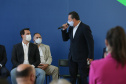 O governador Carlos Massa Ratinho Junior entrega   nesta quarta-feira (24),  29 Caminhões Pipa, Compactadores de Lixo e ColetaSeletiva,  acompanhado  do Secretário do Desenvolvimento Sustentável e do Turismo,  Marcio Nunes do Secretaria de Estado da Administração e Previdência, Marcel Micheletto   e do chefe da Casa Civil, Guto Silva.  Curitiba, 24/02/2021. Foto: Geraldo Bubniak/AEN