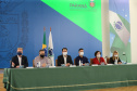 O governador Carlos Massa Ratinho Junior apresenta nesta sexta-feira (26), no Palácio Iguaçu, um panorama do cenário da pandemia no Estado e anuncia novas medidas de enfrentamento ao coronavírus, acompanhado do  secretário da Saúde, Beto Preto e do chefe da Casa Civil, Guto Silva. Curitiba, 26/02/2021. Foto: Geraldo Bubniak/AEN
