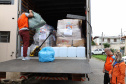 O Governo do Estado enviou, nesta sexta-feira (19), 48 mil peças de roupas doadas por paranaenses para a população do Acre, atingida por fortes enchentes no mês passado. As doações foram realizadas nas sedes do Corpo de Bombeiros do Estado a partir de uma ação conjunta do Poder Público e da sociedade civil. Foto:Ari Dias/AEN