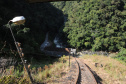 Primeira grande hidrelétrica do Paraná completa 90 anos de operação - nício da descida do trole. -  Foto: Divulgação Copel