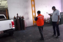 O Departamento de Estradas de Rodagem do Paraná (DER/PR) está realizando hoje (23/03) a entrega de 44 cilindros de oxigênio para a Defesa Civil e Secretaria da Saúde (SESA), em Curitiba. Os equipamentos serão emprestados às prefeituras municipais para atender aos pacientes vítimas de COVID-19 internados que precisam de oxigenação suplementar. -  Foto: Divulgação DER