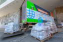 Comunidade portuária arrecada 9 mil cestas básicas para doação[gravata] Funcionários dos portos do Paraná, empresas e órgãos que atuam em Paranaguá e Antonina participam da segunda edição da campanha Cesta Solidária, promovida pela Superintendência Geral de Ação Solidária (SGAS). Foram arrecadadas 125 toneladas de alimentos, parte deles entregues nesta quarta-feira (31) ao governador Carlos Massa Ratinho Junior. - Curitiba, 31/03/2021 - Foto: Valdelino Pontes