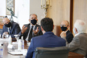 A TIM Brasil anunciou, nesta quinta-feira (15), que estenderá sua rede 4G para novos pontos no Interior do Estado. O novo plano foi anunciado no Palácio Iguaçu, pelo governador Carlos Massa Ratinho Junior e pelo CEO da TIM Brasil, Pietro Labriola.  -   Curitiba, 15/04/2021  -  Foto: Jonathan Campos/AEN