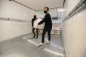 Um novo carregamento com 368.050 doses de vacinas contra a Covid-19 chega  no Centro de Medicamentos do Paraná (Cemepar), em Curitiba, na noite desta quinta-feira (15).  São 142.800 doses da CoronaVac/Butantan e 225.250 doses da vacina de Oxford/AstraZeneca/Fiocruz.Foto: Geraldo Bubniak/AEN