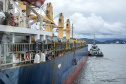 O Porto de Antonina está apto para receber navios com maior capacidade de carga. O calado operacional do canal de acesso ao terminal passa de 8 para 8,5 metros. Essa é a profundidade em que as embarcações podem ficar submersas na água, ao navegar para entrar ou sair do terminal.  -  Paranaguá, 22/04/2021  -  Foto: Claudio Neves/Portos do Paraná