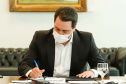 Com o objetivo fomentar o desenvolvimento em áreas estratégicas do Paraná, o governador Carlos Massa Ratinho Júnior sancionou, na terça-feira (20), a nova Lei Estadual de Inovação. A legislação faz parte de um conjunto de ações propostas pelo poder público para incentivar o ecossistema empreendedor em todo o território paranaense. Foto: Rodrigo Felix Leal