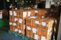 O Governo do Estado começou a distribuir sexta-feira (23) para as 22 Regionais de Saúde do Paraná mais 205.130 doses da vacina contra a Covid-19. Os imunizantes integram o 14º lote encaminhado pelo Ministério da Saúde na quinta-feira (22), composto por 166.000 doses da Covishield, produzida pela Universidade de Oxford/AstraZeneca/Fiocruz, e 39.130 doses da CoronaVac, desenvolvida pelo Instituto Butantan/Sinovac. - Curitiba, 23/04/2021  -   Foto: Américo Antonio/SESA